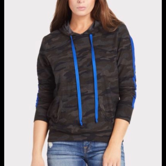 Evereve Tops - EVEREVE DARK CAMO HOODED SWEATSHIRT W STRIPES